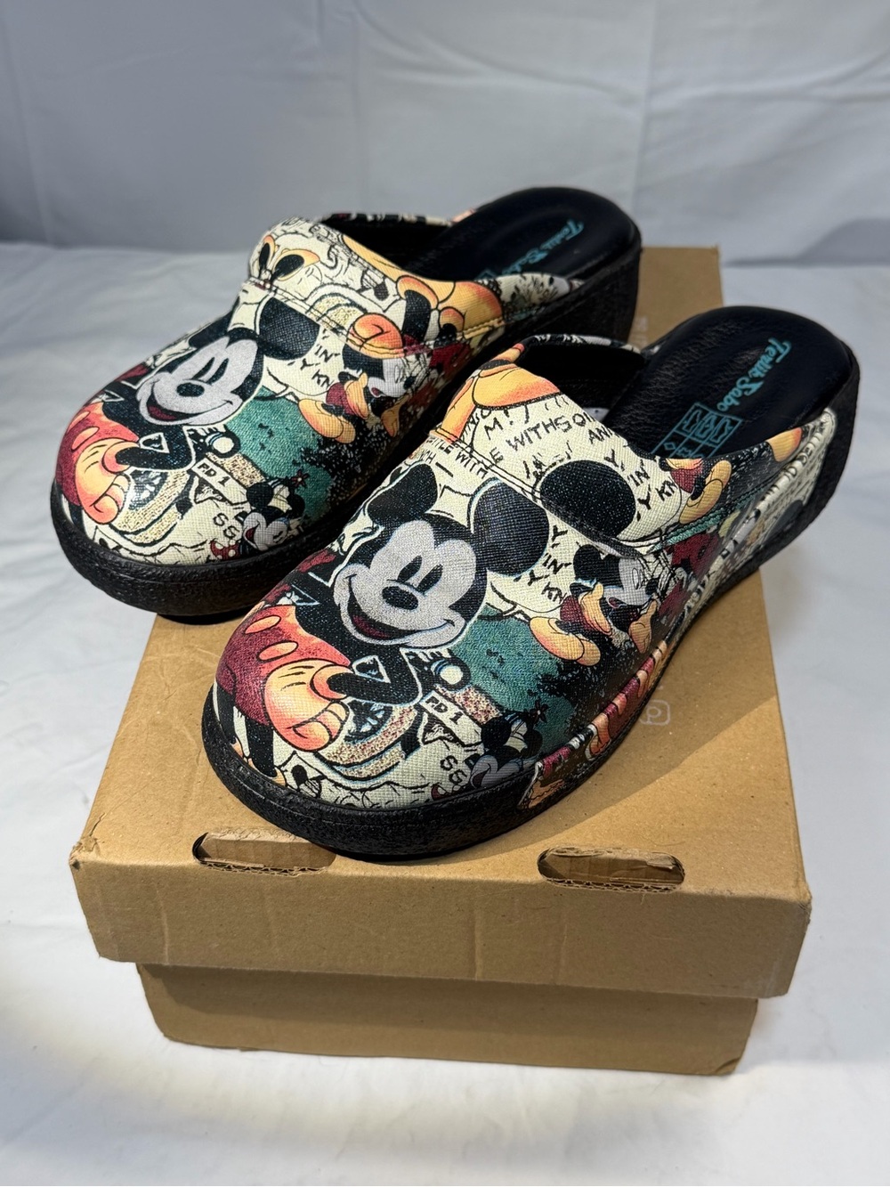 Like New Terlik Sabo Ortho Clogs Mickey Mouse Print. Leather. Turkey.